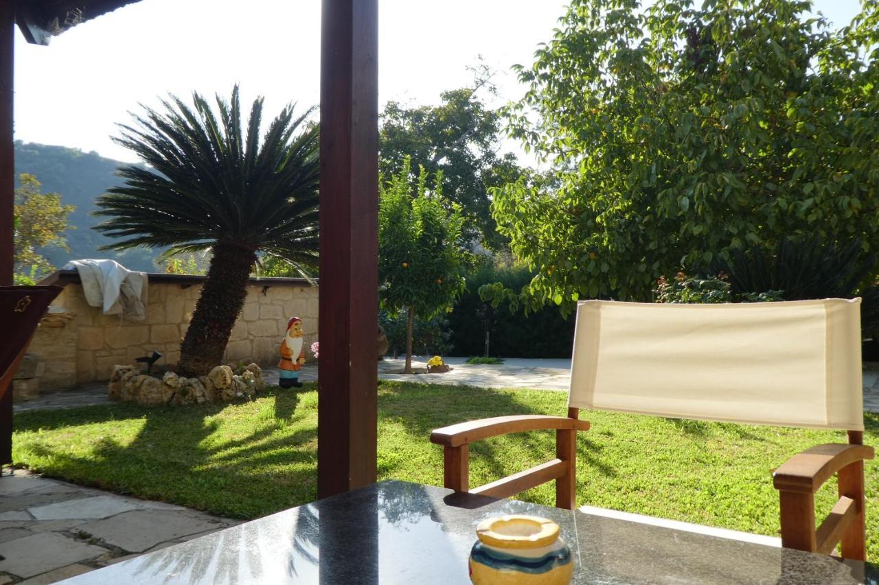 Lola'S Cottage & Garden Kalokhorio Екстериор снимка