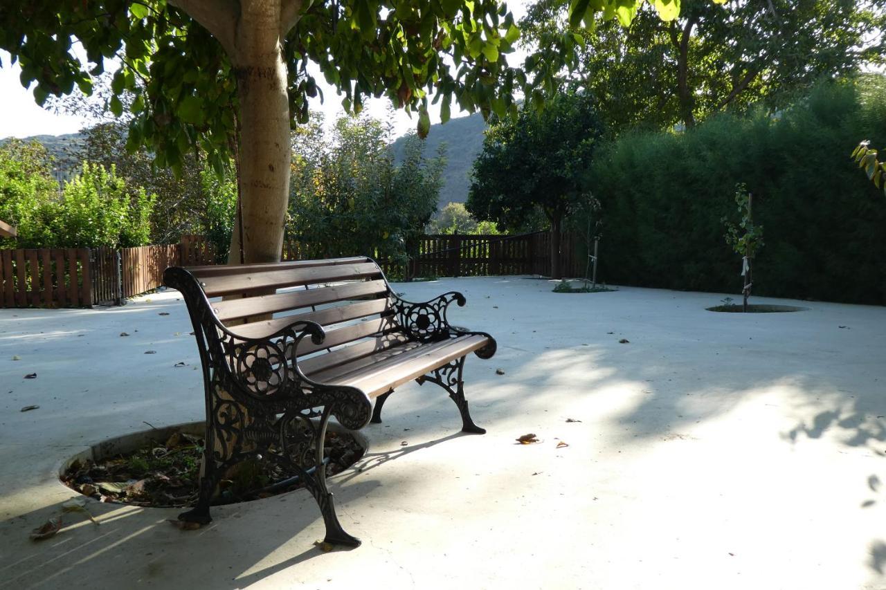 Lola'S Cottage & Garden Kalokhorio Екстериор снимка